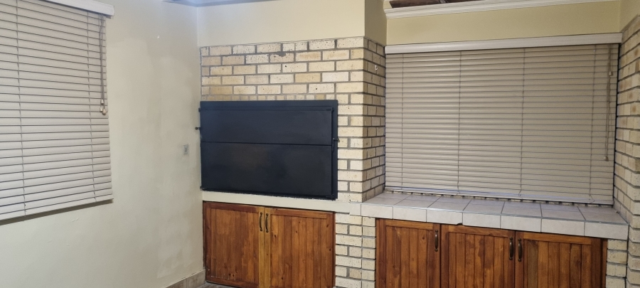 To Let 4 Bedroom Property for Rent in Seemeeu Park Western Cape